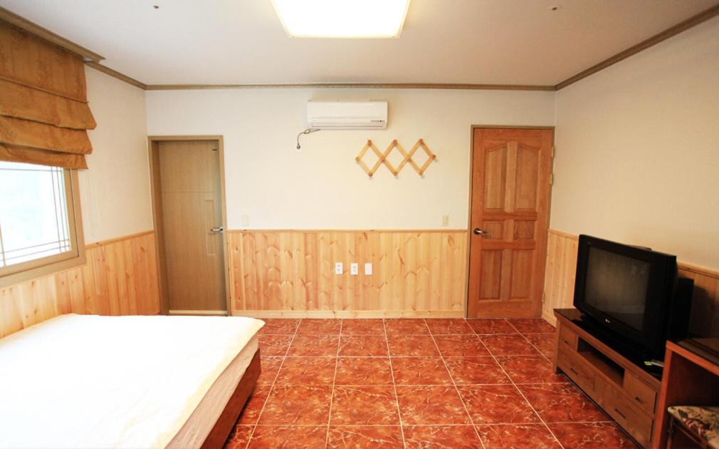 Haesung Pension ซอกวีโพ ภายนอก รูปภาพ